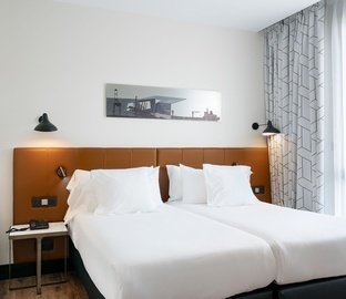 Habitación estándar con vistas a la ría  Vincci Consulado de Bilbao Bilbao